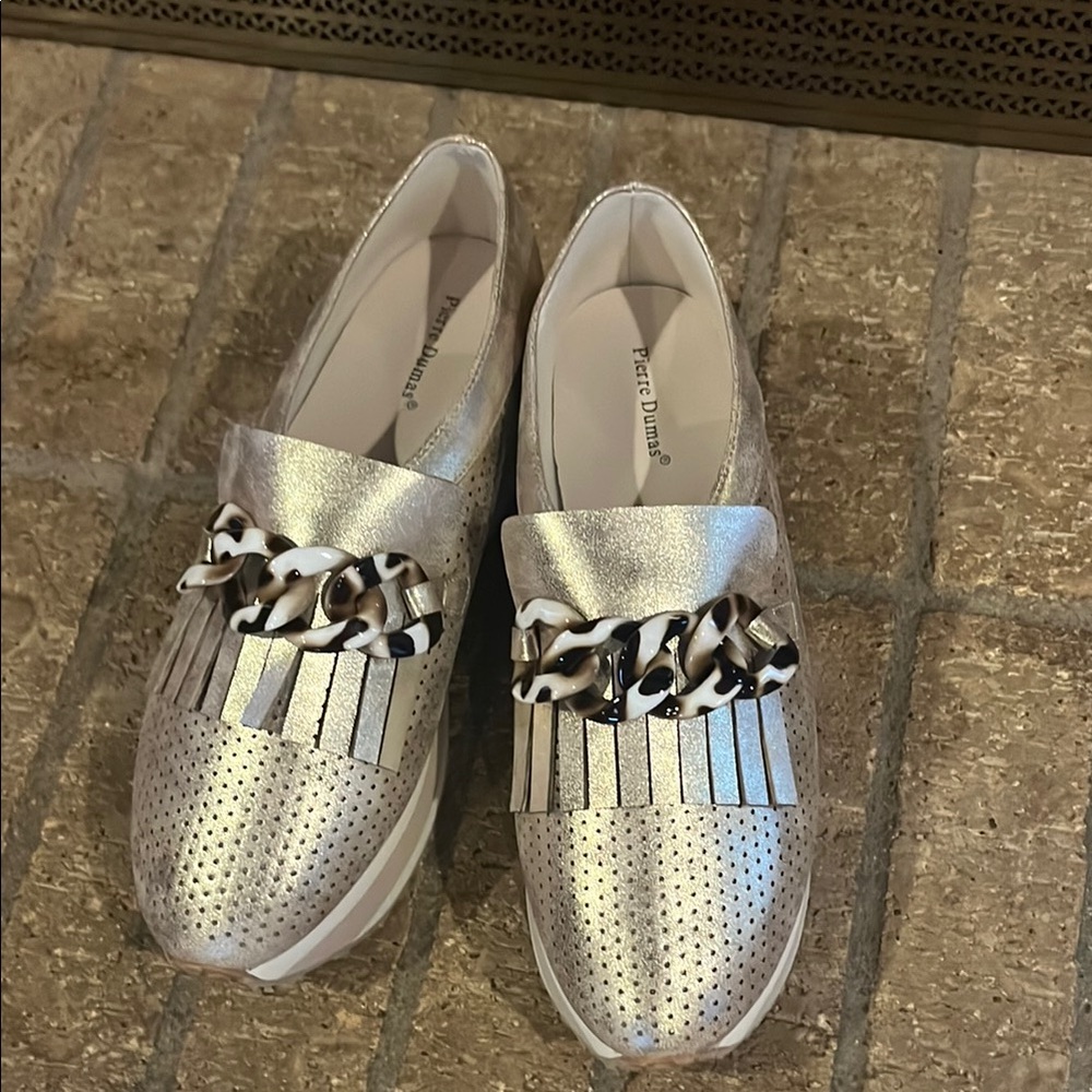 Pedro Miralles Metallic gold Loafers with Patterned Accent